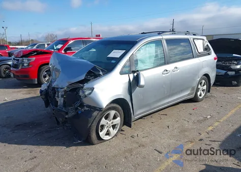 2011 Toyota Sienna Le V6 z USA, uszkodzony, nr VIN 5TDKK3DC0BS064967